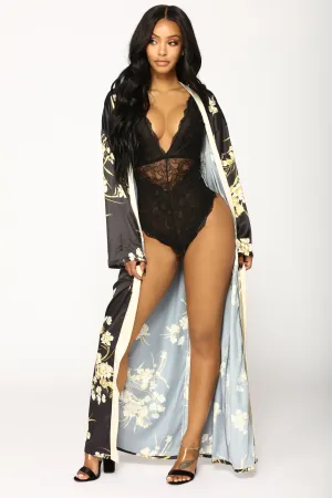 Beauty Marked Robe - Black