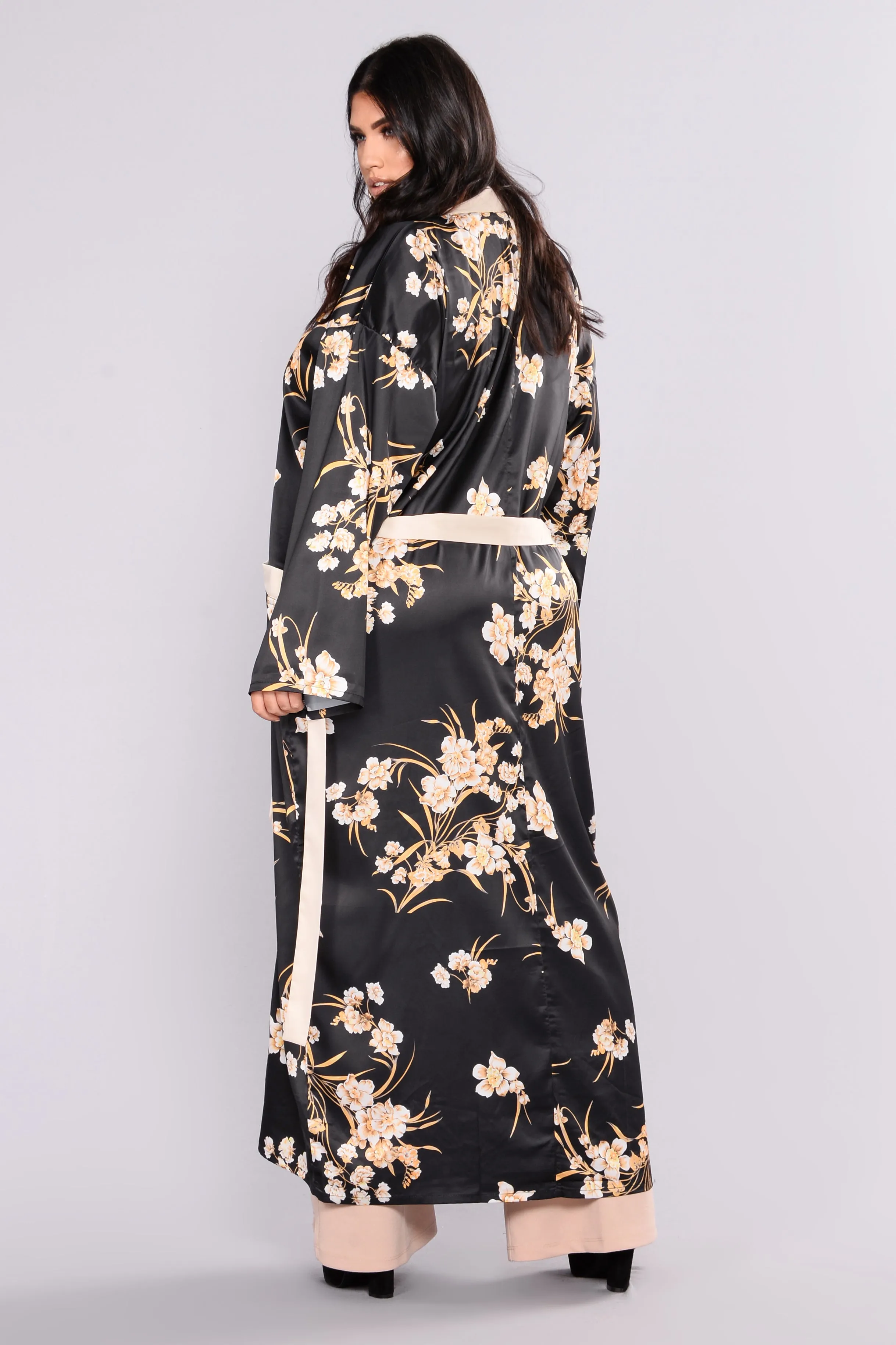 Beauty Marked Robe - Black